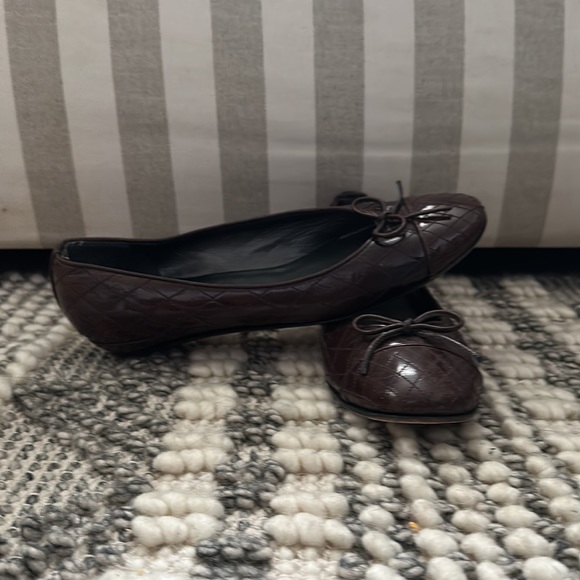 STUART WEITZMAN Brown, Quilted, CapToe Patent Leather Flat Shoe Sz 10 - Picture 2 of 5